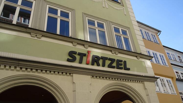 Während Modegeschäft und Buchhandlung ihren Betrieb bald wieder aufnehmen dürfen, müssen Restaurants und Schnellrestaurants noch abwarten.Foto: Jochen Berger
