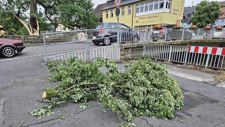 Marktrodach von Unwetter gebeutelt - verwüstete Friedhöfe, umgestürzte Bäume, geschlossenes Freibad