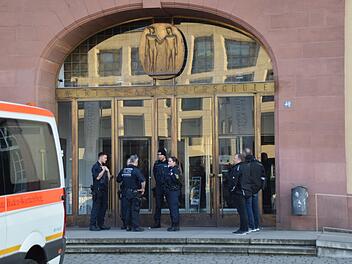 Polizei schießt Bewaffneten in Mannheimer Uni-Bibliothek an