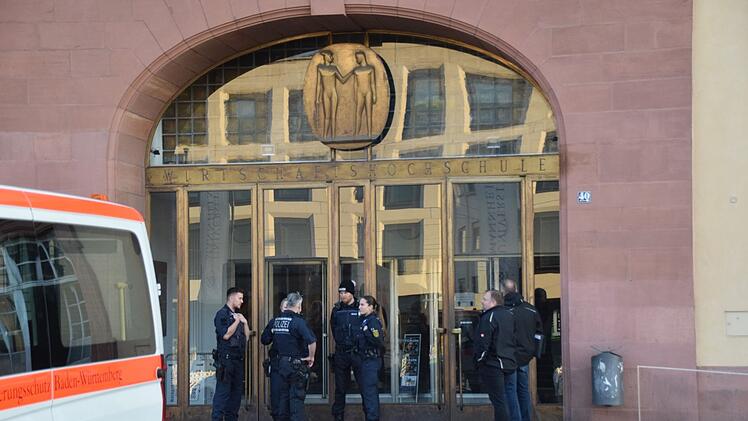 Polizei schießt Bewaffneten in Mannheimer Uni-Bibliothek an