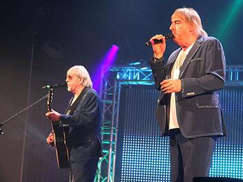 Hitparadenfeeling so schön wie früher: Die Amigos sind das erfolgreichste Schlagerduo Europas und begeisterten auch die Kulmbacher. Foto: Sonny Adam