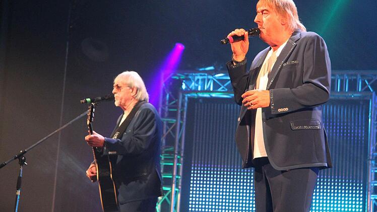 Hitparadenfeeling so schön wie früher: Die Amigos sind das erfolgreichste Schlagerduo Europas und begeisterten auch die Kulmbacher. Foto: Sonny Adam