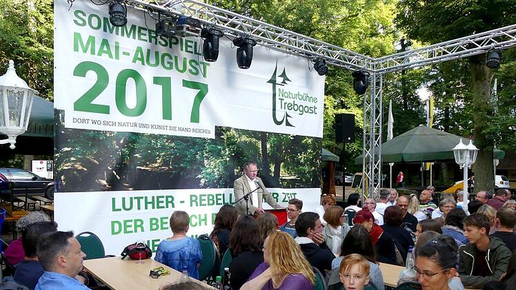 Vorsitzender Siegfried Küspert bei seiner Saisonabschluss-Rede Foto: Dieter Hübner