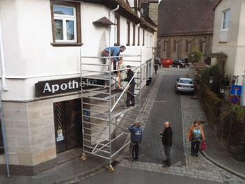 Vor etwa eineinhalb Jahren wurde die Marienfigur vorsichtig abgenommen.   Foto: Gäbelein
