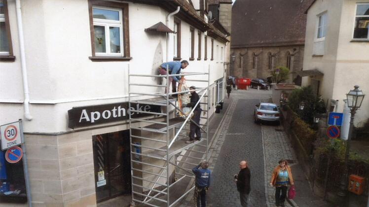 Vor etwa eineinhalb Jahren wurde die Marienfigur vorsichtig abgenommen.   Foto: Gäbelein