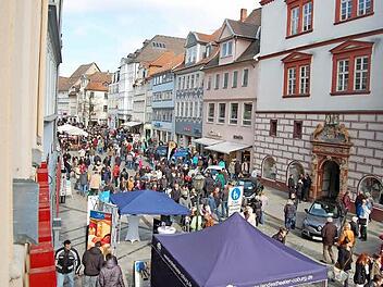 Am verkaufsoffenen Sonntag vor wenigen Tagen präsentierte sich die "Einkaufsstadt" von ihrer schönsten Seite. Coburgs Händler wollen aber auch an anderen Tagen viele Menschen in die Stadt locken. Foto: Oliver Schmidt