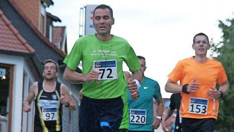 Mit rund 200 Teilnehmern erfuhr der Hauptlauf - hier mit Athleten auf der Ringstraße - wieder eine sehr gute Akzeptanz.  Fotos: Mario Deller