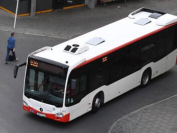 Der Bus an sich ist ein umweltfreundliches Verkehrsmittel, weil er Verkehrsströme bündeln und den Individualverkehr verringern kann. Mit moderner Antriebstechnik kann der Schadstoffausstoß noch erheblich verringert werden.Ronald Rinklef