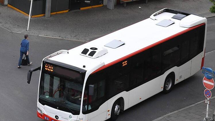 Der Bus an sich ist ein umweltfreundliches Verkehrsmittel, weil er Verkehrsströme bündeln und den Individualverkehr verringern kann. Mit moderner Antriebstechnik kann der Schadstoffausstoß noch erheblich verringert werden.Ronald Rinklef