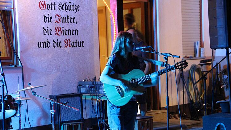 Open Air am Münnerstädter Bienenhaus.Heike Beudert