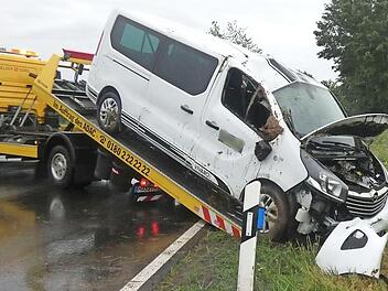 12000 Euro Schaden entstanden an diesem Opel bei einem Unfall.