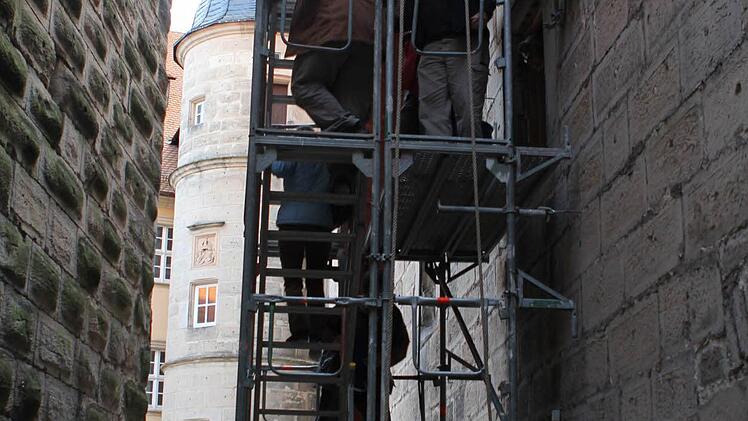 Die Baustelle auf der Festungsherberge ist nur per Baugerüst erreichbar.