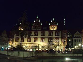 Der 450. Geburtstag von Herzog Casimir macht's möglich: Der nächtliche Coburger Marktplatz soll sm 26. und 27. September zu Freiluft-theater-Bühne werden.