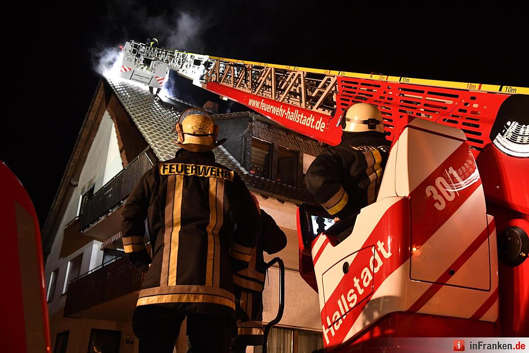 Feuer in Mehrfamilienhaus in Hallstadt im Landkreis Bamberg