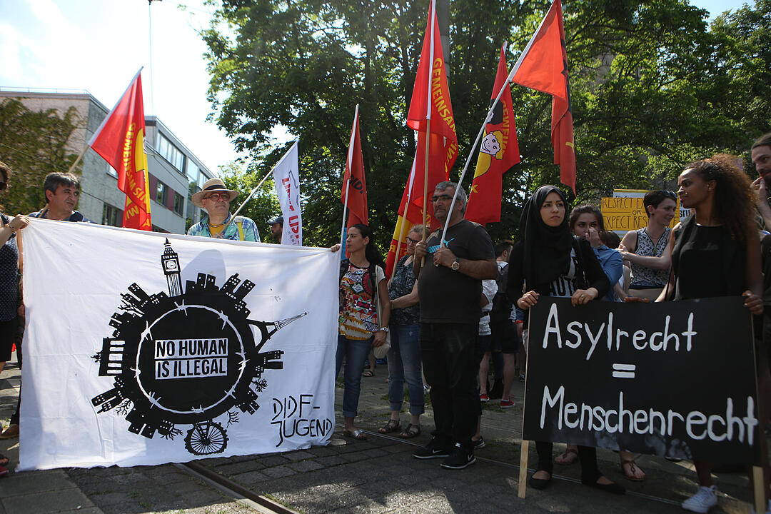 500 Demonstranten protestieren gegen Abschiebepolitik