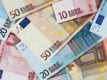 In den Landkreis Kulmbach flie&szlig;en insgesamt &uuml;ber sechs Millionen Euro an Stabilisierungshilfen. Symbolfoto: Jens Wolf /dpa