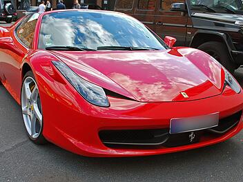 Symbolbild: Sportwagen, Ferrari
