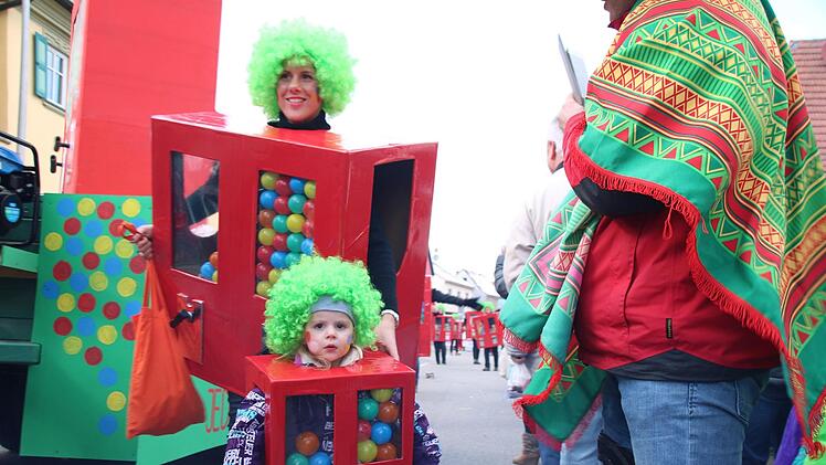 Faschingszug in Poppenlauer.Heike Beudert