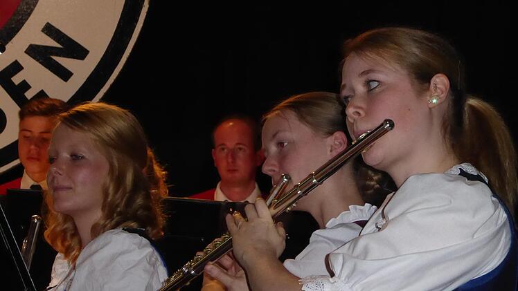 Die Blaskapelle Ebenhausen sorgt unter anderem beim Ebenh&auml;user Pfingstm&auml;rktle f&uuml;r musikalische Unterhaltung.Elisabeth Mehn/Archiv