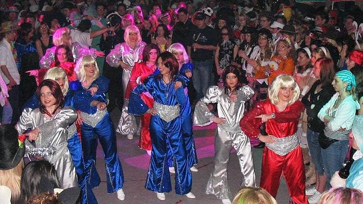 Volles Haus beim Blütenfasching 2009. Foto: Klaus-Peter Wulf