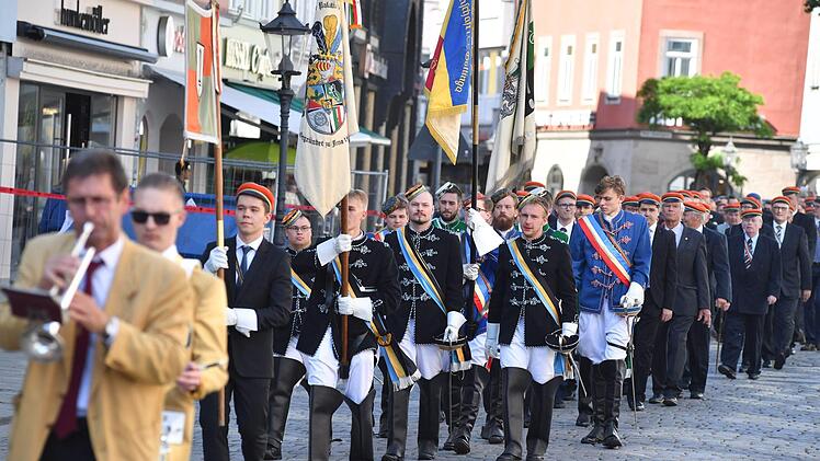 Einzug. Foto: Ronald Rinklef