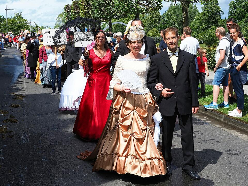 Großer historischer Festzug durch Bad Kissingen!