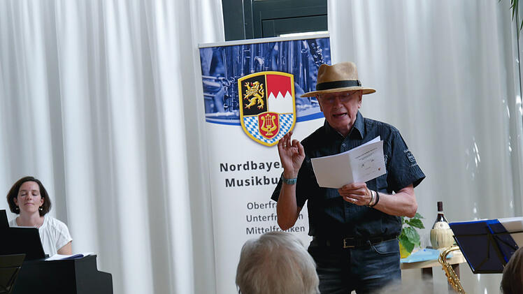 Demenzkranke reagieren plötzlich wieder: Neues Projekt im Kreis Würzburg "fasziniert sehr"