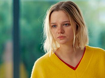 Die 16-jährige Kasia (Ada Szczepaniak) ist ungewollt schwanger und begibt sich auf einen Roadtrip in ihre Vergangenheit.