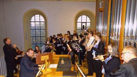 Mit verschiedenen Gastakteuren feiert der Nordhalbener Chor GemeinSangkeit sein 15-jähriges Bestehen mit einem glanzvollen Jubiläumskonzert in der Pfarrkirche St. Bartholomäus. Norbert Neugebauer