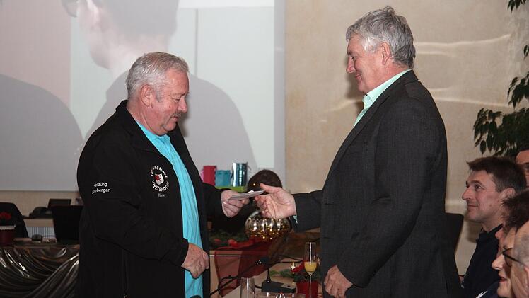 Ein Umschlag für die ASV-Jugend   Foto: Richard Sänger