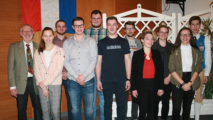 Gewürdigt wurden Erfolge in Beruf, Schule und Musik. Foto: Gabriele Sell