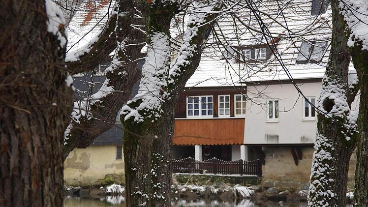 Schnee am Kronacher Haßlach-Ufer. Foto: Marco Meißner