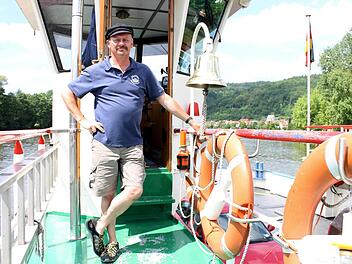F&auml;hrmann aus Leidenschaft: Michael Schnaas auf der Mittelrhein. Foto: Maximilian Fink