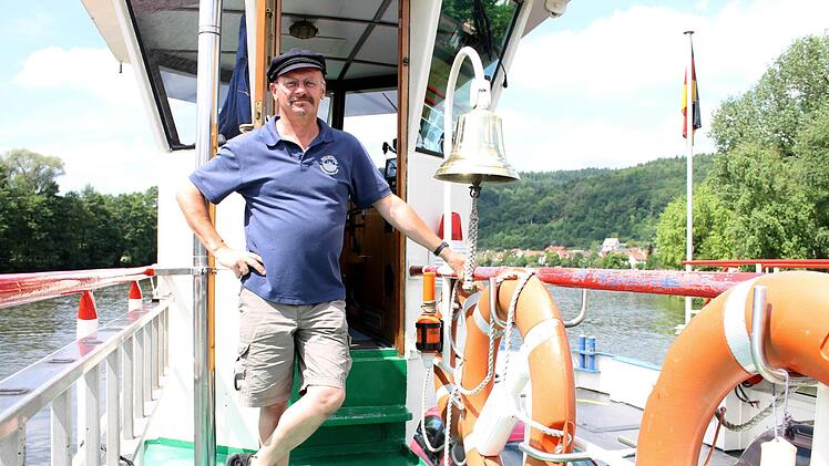 F&auml;hrmann aus Leidenschaft: Michael Schnaas auf der Mittelrhein. Foto: Maximilian Fink