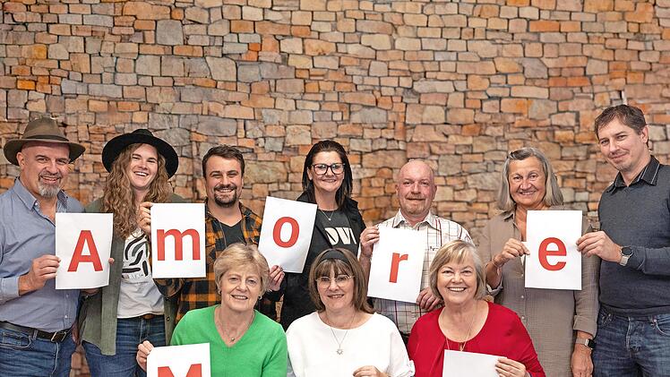 Bei der DJK Wülfershausen läuft jetzt der Kartenvorverkauf für die Theatervorstellungen im Januar. Gezeigt wird der lustige Dreiakter „Amore mio“ oder „Kann denn Liebe Sünde sein“.