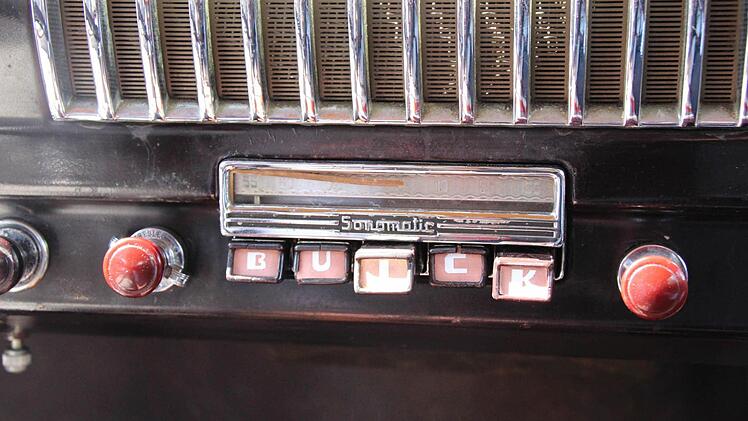 Das Röhrenradio im Buick empfängt nur Mittelwelle.
