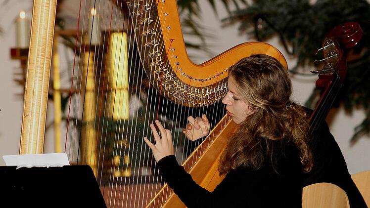 Als Meisterin ihres Faches zeigte sich Maria Theresa Freibott an der Harfe. Fotos: Günther Geiling