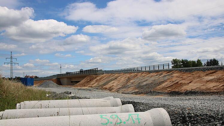 Das neue Brückenbauwerk ist fertiggestellt.Foto: Katrin Geyer
