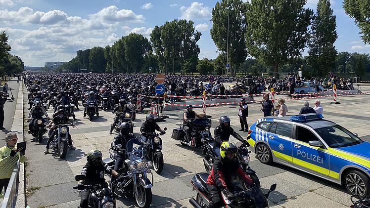 Tausende Biker demonstrieren in Nürnberg