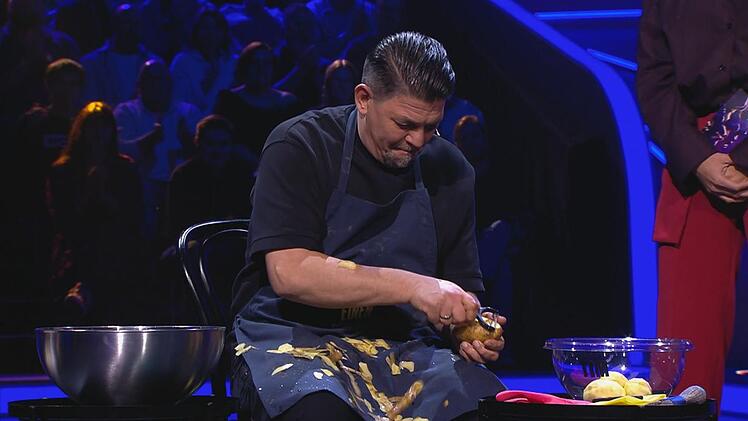 Kartoffelschälen gehört nicht zu den Lieblingsaufgaben von Tim Mälzer.