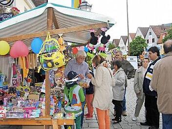 Viel Betrieb herrschte zur Kirchweih in der Altstadt.Fotos: Vogler