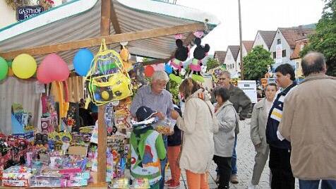Viel Betrieb herrschte zur Kirchweih in der Altstadt.Fotos: Vogler