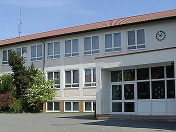 Die ehemalige Grundschule Gehülz wird zum Kindergarten und Kinderkrippe. Der Bauausschuss stimmte der zeitlich begrenzten Nutzungsänderung bis 2019 zu. Foto: Karl-Heinz Hofmann