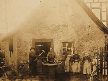 Die Dorfschmiede in Morschreuth anno 1917. Der Nachfolgebau wurde jetzt umfassend saniert. Repro: Josef Hofbauer