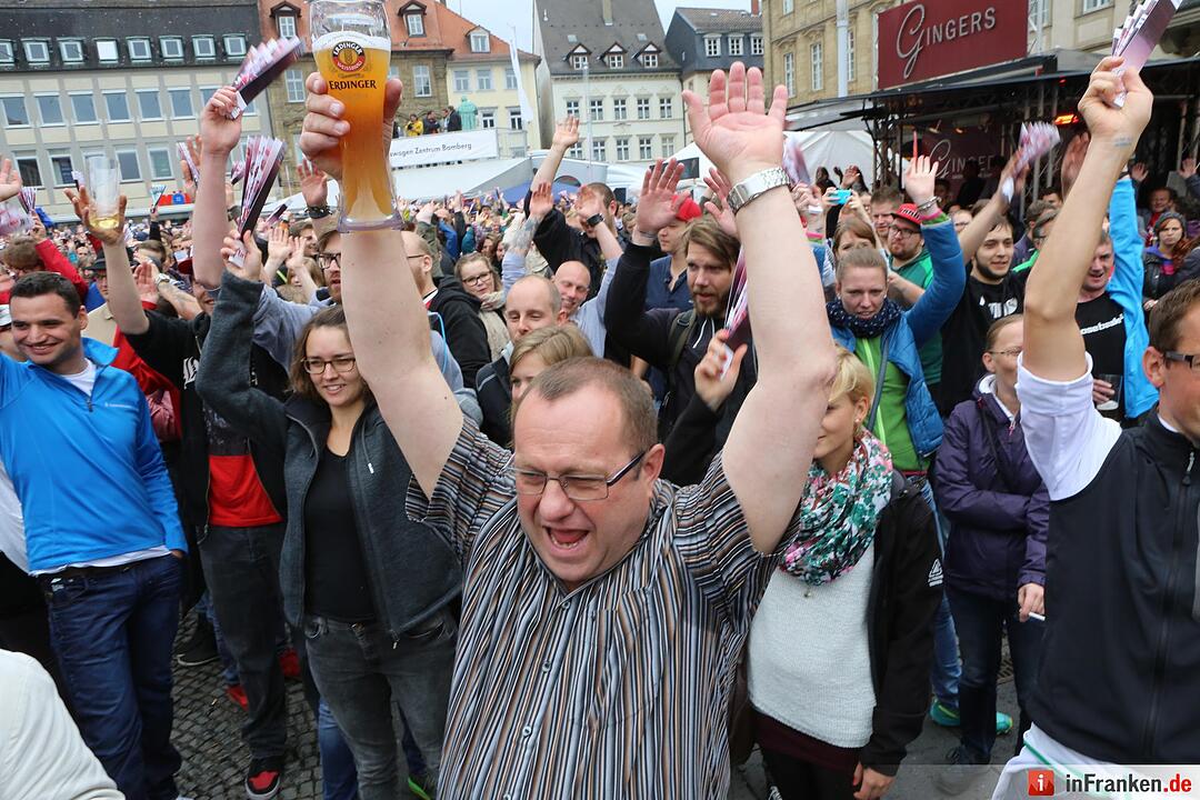 Fans des Spiela der Brose-Baskets am Maxplatz; Brose-Baskest sind Meister; Foto: Barbara Herbst