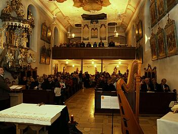 Weihnachtliche Stimmung in der Pfarrkirche St. Nikolaus Pinzberg Foto: Franz Galster