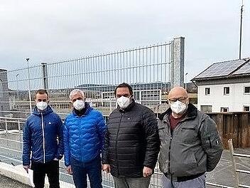 Vertreter der Gemeinde Michelau, des Zweckverband und des Wassewirtschaftsamts nahmen an der Inbetriebnahme teil.