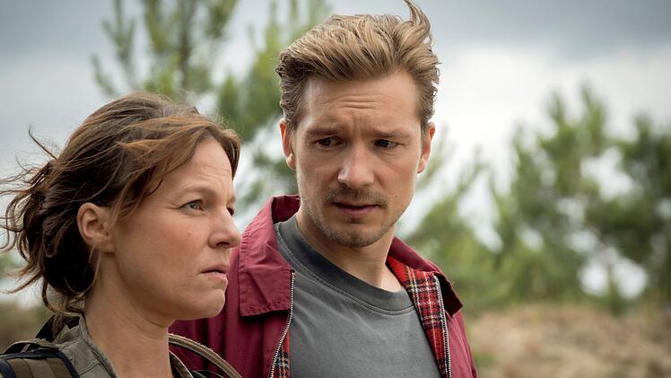 Ungewöhnliches Ermittlerduo in Brandenburg: Wolfs-Expertin und Wildhüterin Sara Jahnke (Maria Simon) soll mit Kommissar Falk Laue (Jacob Matschenz) zusammenarbeiten, als eine Leiche in "ihrem" Wolfsgebiet, einem ehemaligen russischen Militärgelände, entdeckt wird.