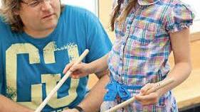 Für die kleine Trommlerin aus Königsberg stand rasch fest, dass sie Schlagzeug lernen will.