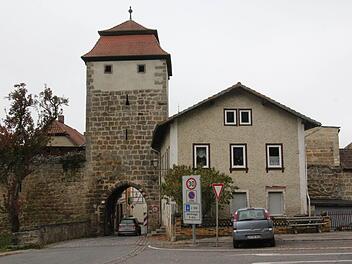 Im Rahmen einer Versteigerung kaufte die Stadt außerplanmäßig das Haus Luitpoldstraße 140. Sie konnte aber auch mehr Bauplätze verkaufen als vorgesehen.Foto: Simone Bastian